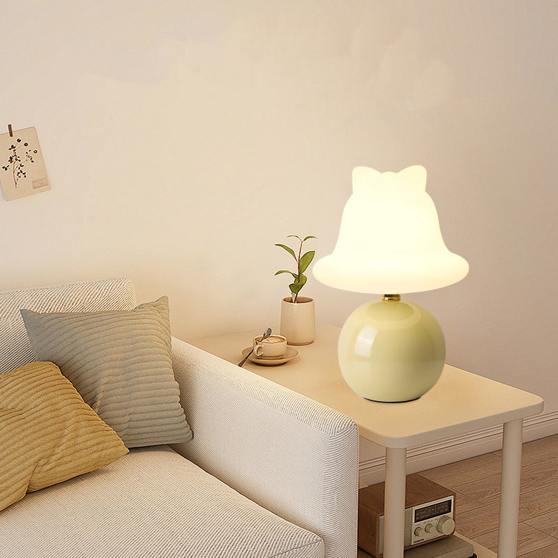 Garduru - Minimalistische LED Tischlampe mit Keramikfuß & Energieeffizienter Beleuchtung