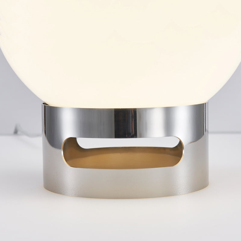 OpalGlow – Minimalistische Bauhaus Tischlampe mit elegantem Opalglanz