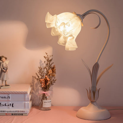 Vintage Flower Tischlampe: Eleganz trifft Funktionalität
