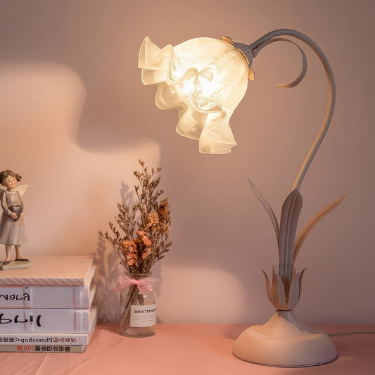 Vintage Flower Tischlampe: Eleganz trifft Funktionalität
