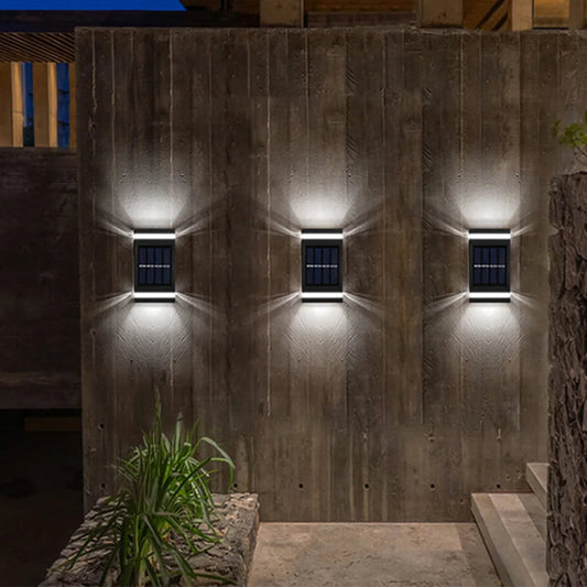 WallLight™ : Solarbetriebene Wandleuchte mit doppeltem Lampenschirm