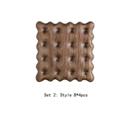 Vierteilige Set aus Holzuntersetzern in Keksform