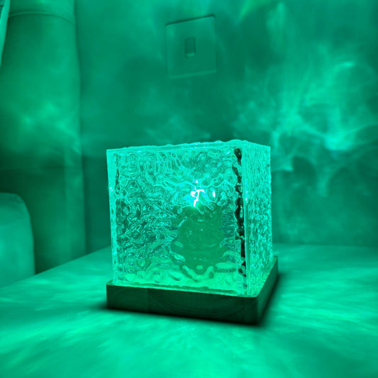 Royellure Aurora Northern Lights Cube – 16-Farben LED Prisma Lampe mit Holzfuß