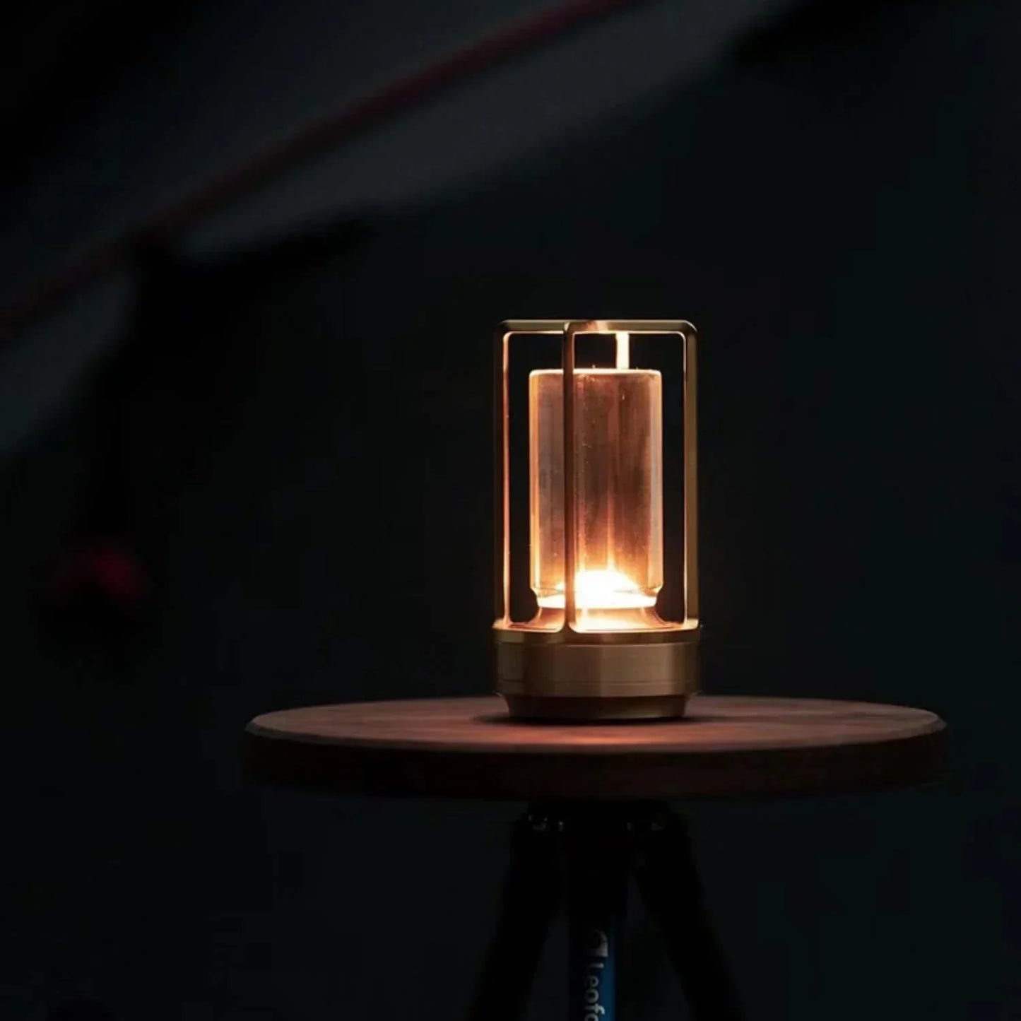 AuroraLux – Tischlampe mit minimalistischem Design und Touch-Steuerung