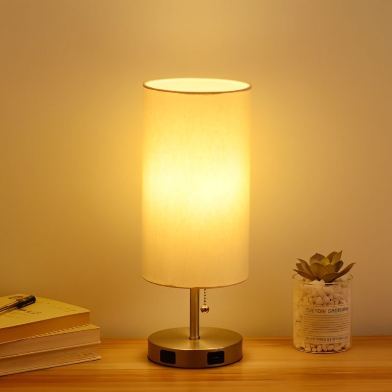 Minimalistische Laterne Lampe mit Stoffschirm und mattem Metallrahmen