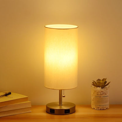 Minimalistische Laterne Lampe mit Stoffschirm und mattem Metallrahmen