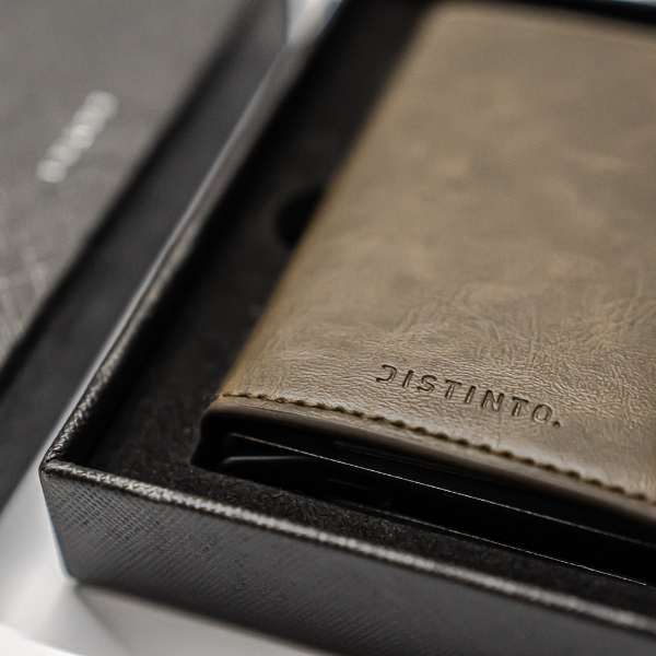 Royaleva Sleek RFID Pop-Up Geldbörse für einfachen Karten Zugang