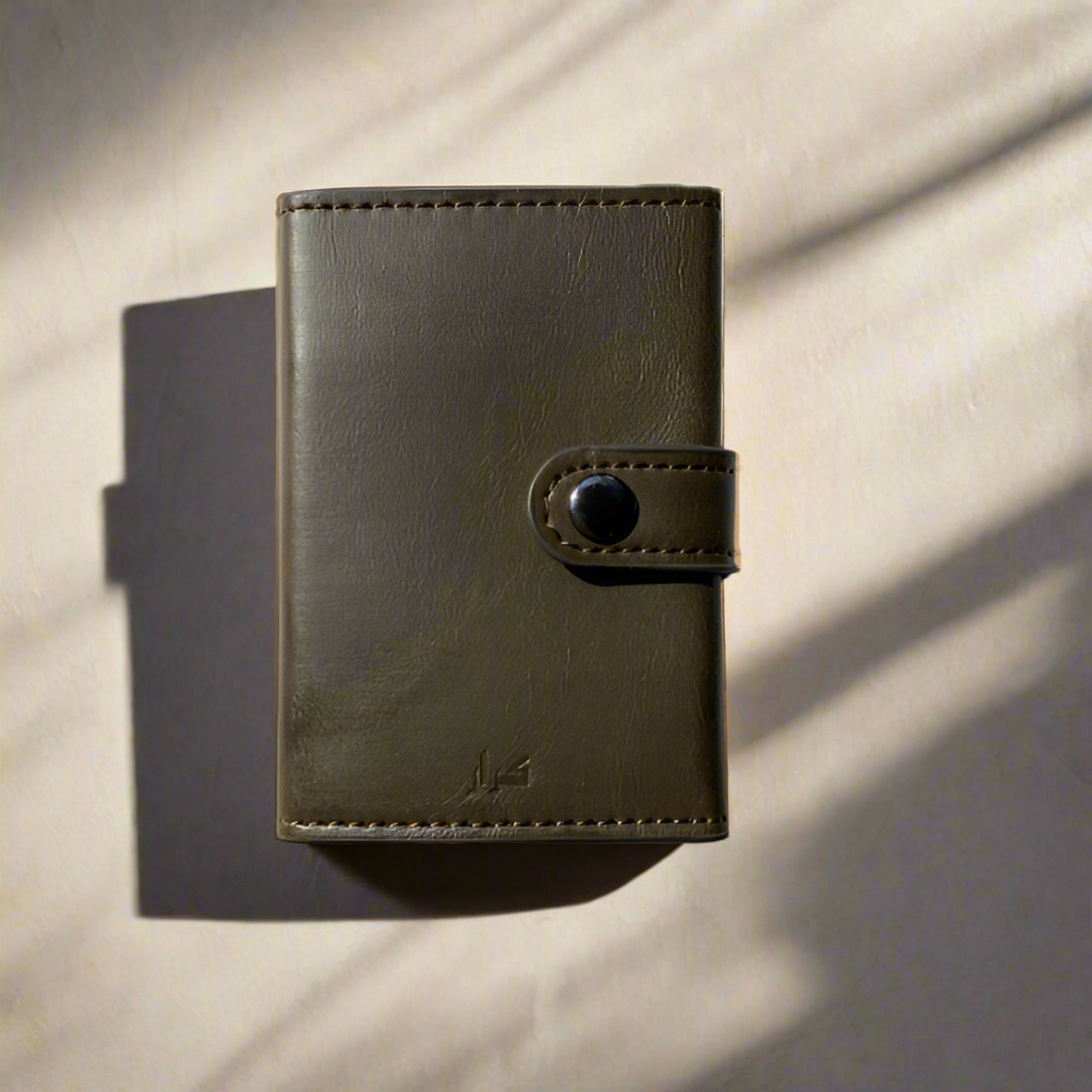 Royaleva Sleek RFID Pop-Up Geldbörse für einfachen Karten Zugang