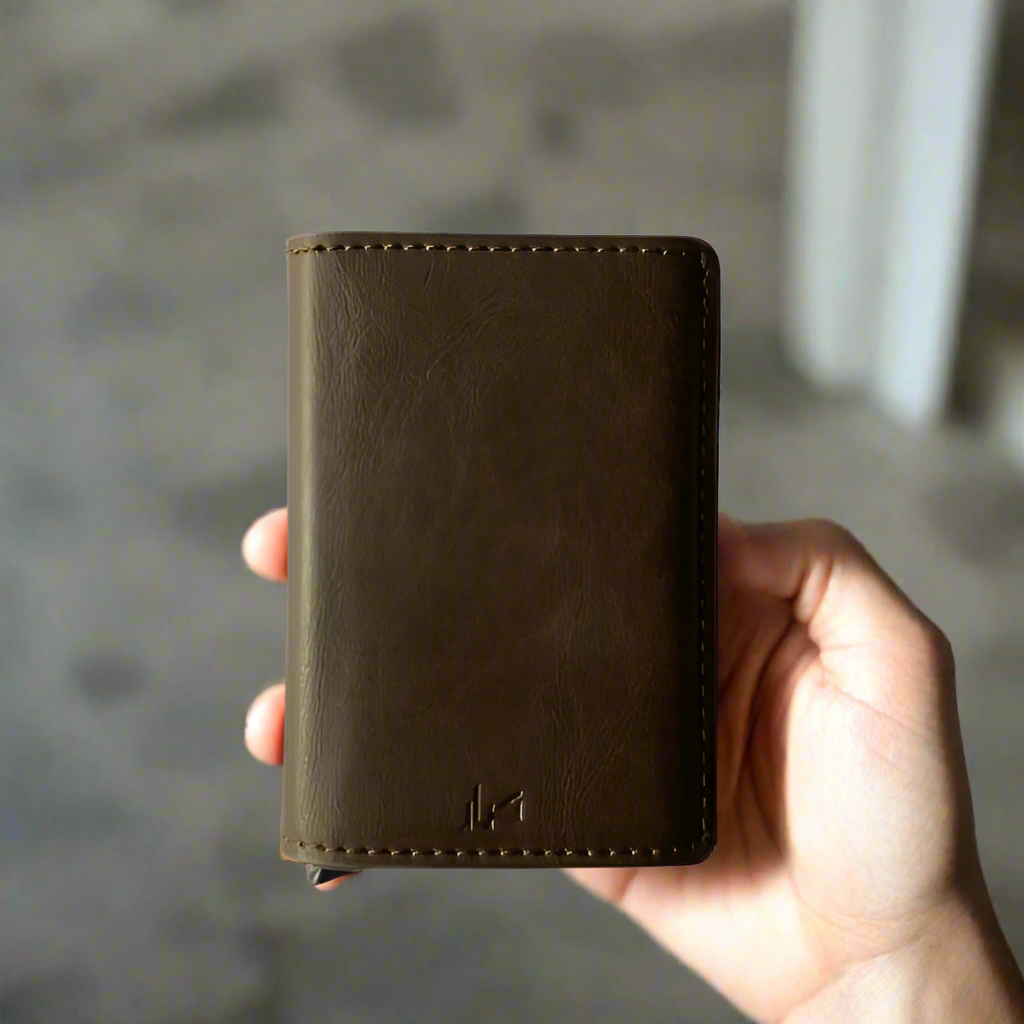 Royaleva Sleek RFID Pop-Up Geldbörse für einfachen Karten Zugang