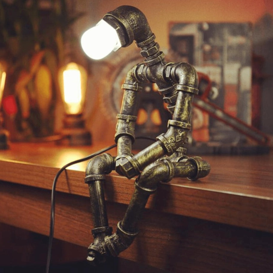 RetroBot™ Eisen Roboter Tischlampe | Vintage LED Leuchte | Stimmungslicht für Zuhause & Büro