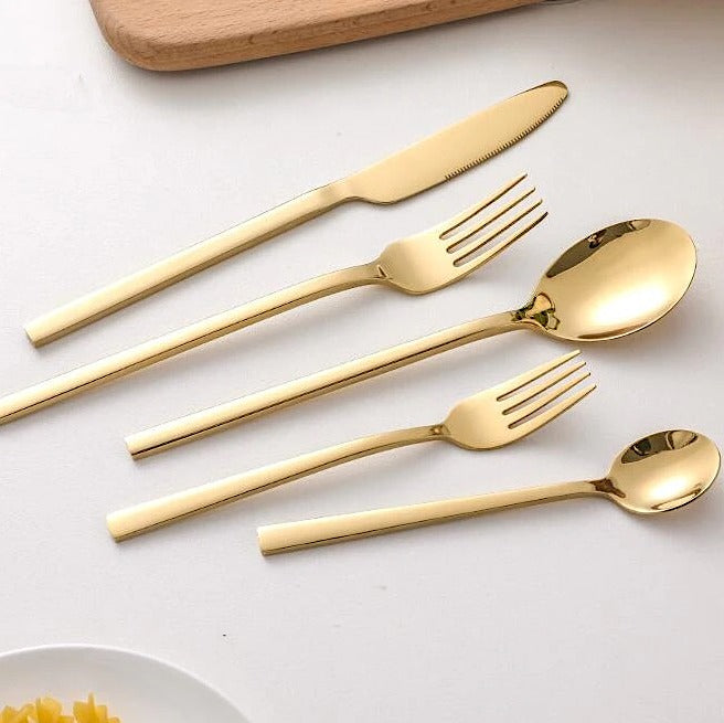 Eleganz – Luxuriöses Besteckset aus Edelstahl mit zeitlosem Design