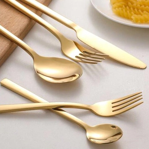 Eleganz – Luxuriöses Besteckset aus Edelstahl mit zeitlosem Design