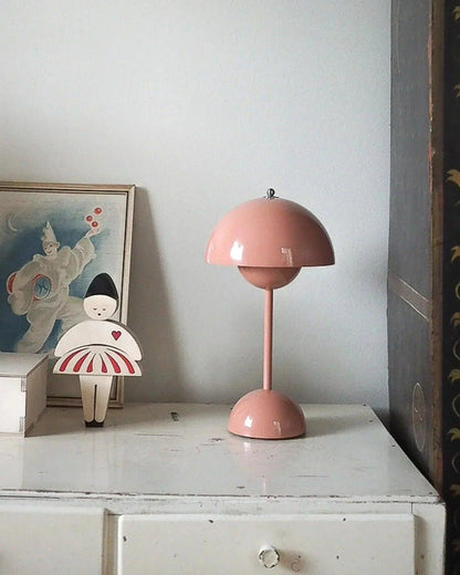 Dome Tischlampe – Retro-Design mit Metallfuß – Vielseitig und Modern