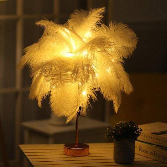 Fairy – Tischlampe mit eleganten Federn