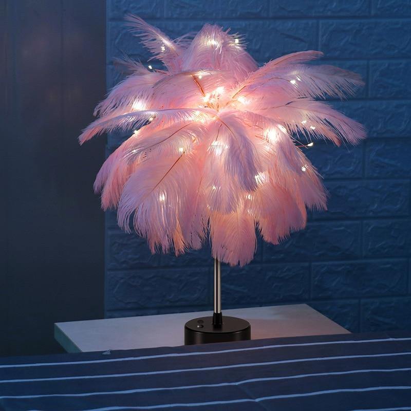Fairy – Tischlampe mit eleganten Federn