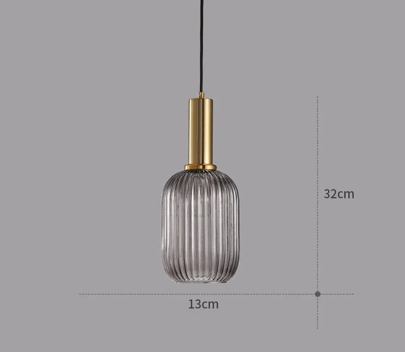 Vintage-Glas-Hängebeleuchtung mit goldenen Details – Elegante Hängelampe für Wohnräume