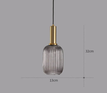 Vintage-Glas-Hängebeleuchtung mit goldenen Details – Elegante Hängelampe für Wohnräume