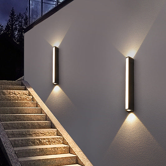 Wasserdichte Außenwandlampe aus Edelstahl mit LED-Beleuchtung