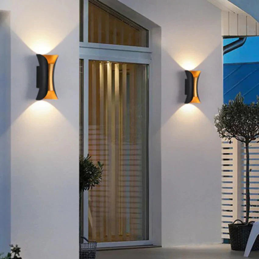 LustriaGlow – Stilvolle Außenwandleuchte mit wetterfestem Design