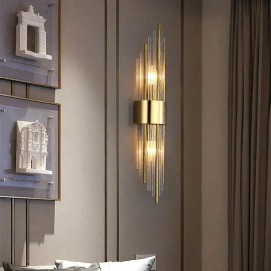 CrystalDazzle | Innovative Kristallwandlampe mit einem goldenen Akzent