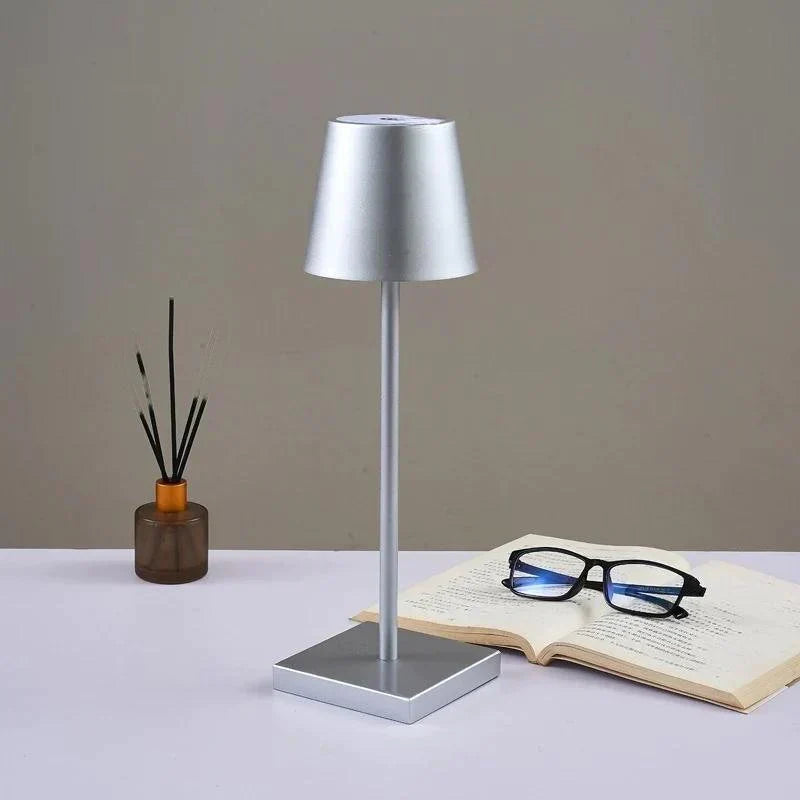 LumiFlex – Luxuriöse kabellose Tischlampe mit einstellbarer Beleuchtung