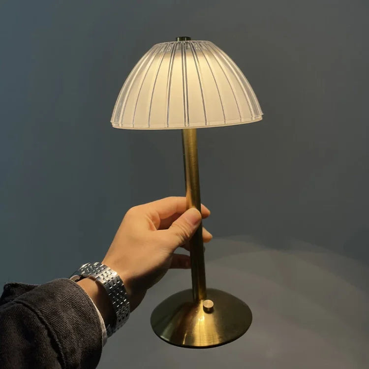 CrystalGlow – Drahtlose Tischlampe mit luxuriösem Kristall-Design