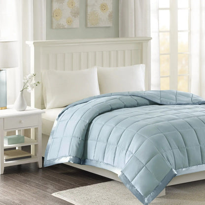 ÉléganceBleue - Dekorative Polyesterdecke mit Satinrand