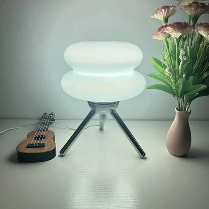 Mid-Century-Stil Dreiecksbasis Nachttischlampe