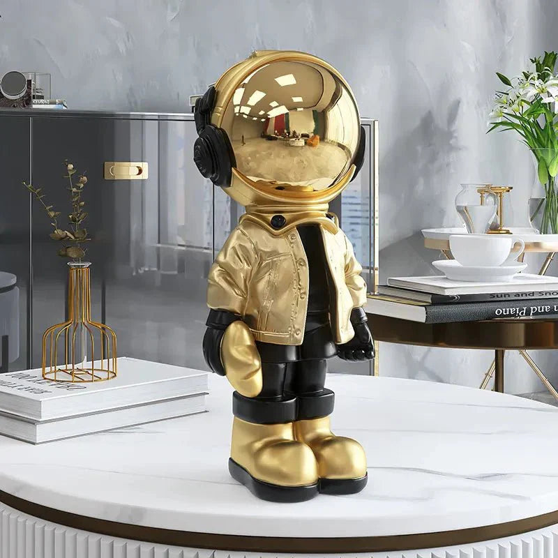 CosmoLuxe – Elegante Astronautenstatue mit goldenen Akzenten