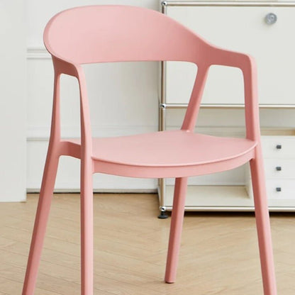 Moderner Esszimmerstuhl im minimalistischen Stil