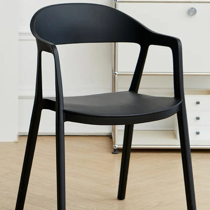 Moderner Esszimmerstuhl im minimalistischen Stil