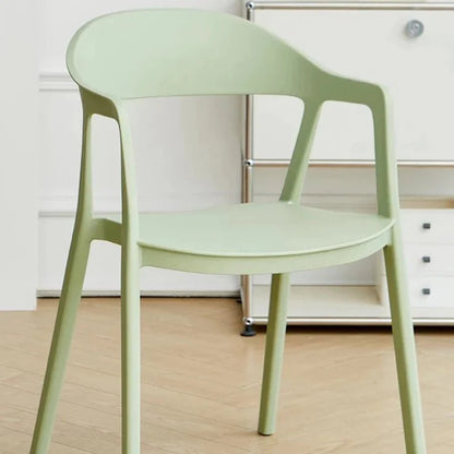 Moderner Esszimmerstuhl im minimalistischen Stil