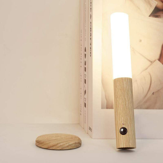LightSense – Minimalistische Bewegungsmelderlampe mit magnetischer Befestigung