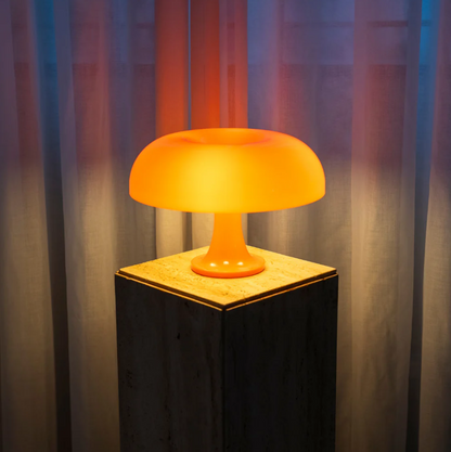 Garduru Tischlampe – Ikonisches Design und Warme Atmosphäre