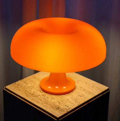 Garduru Tischlampe – Ikonisches Design und Warme Atmosphäre