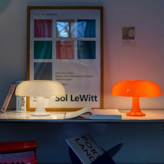 Garduru Tischlampe – Ikonisches Design und Warme Atmosphäre