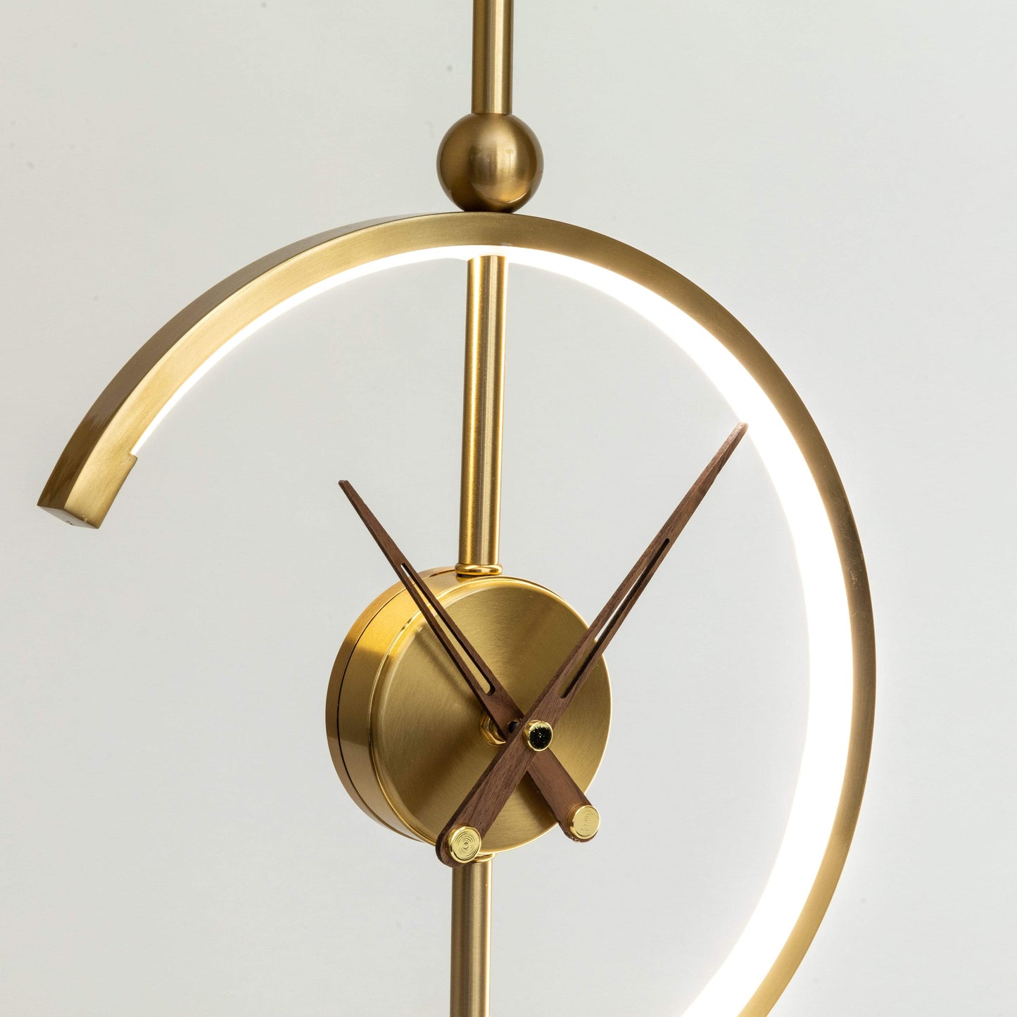 Garduru Luxe Tischlampe – Kunstvolle Beleuchtung mit zeitlosem Design