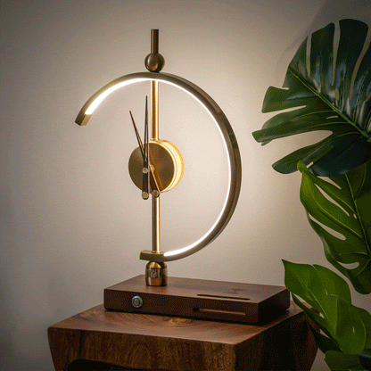 Moderne Uhr Lampe mit Kabellosem Ladegerät - Elegantes Design aus Holz und Metall