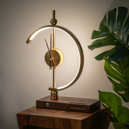Moderne Uhr Lampe mit Kabellosem Ladegerät - Elegantes Design aus Holz und Metall