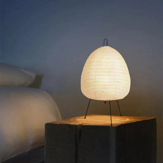 Moderne Stehlampe mit Reispapier-Schirm und Stahlrahmen für das Wohnzimmer – Elegante Ambientebeleuchtung