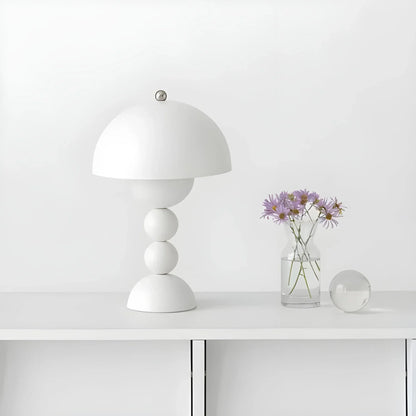 Moderne geometrische Tischlampe - Stilvolles skandinavisches Design mit buntem Fuß