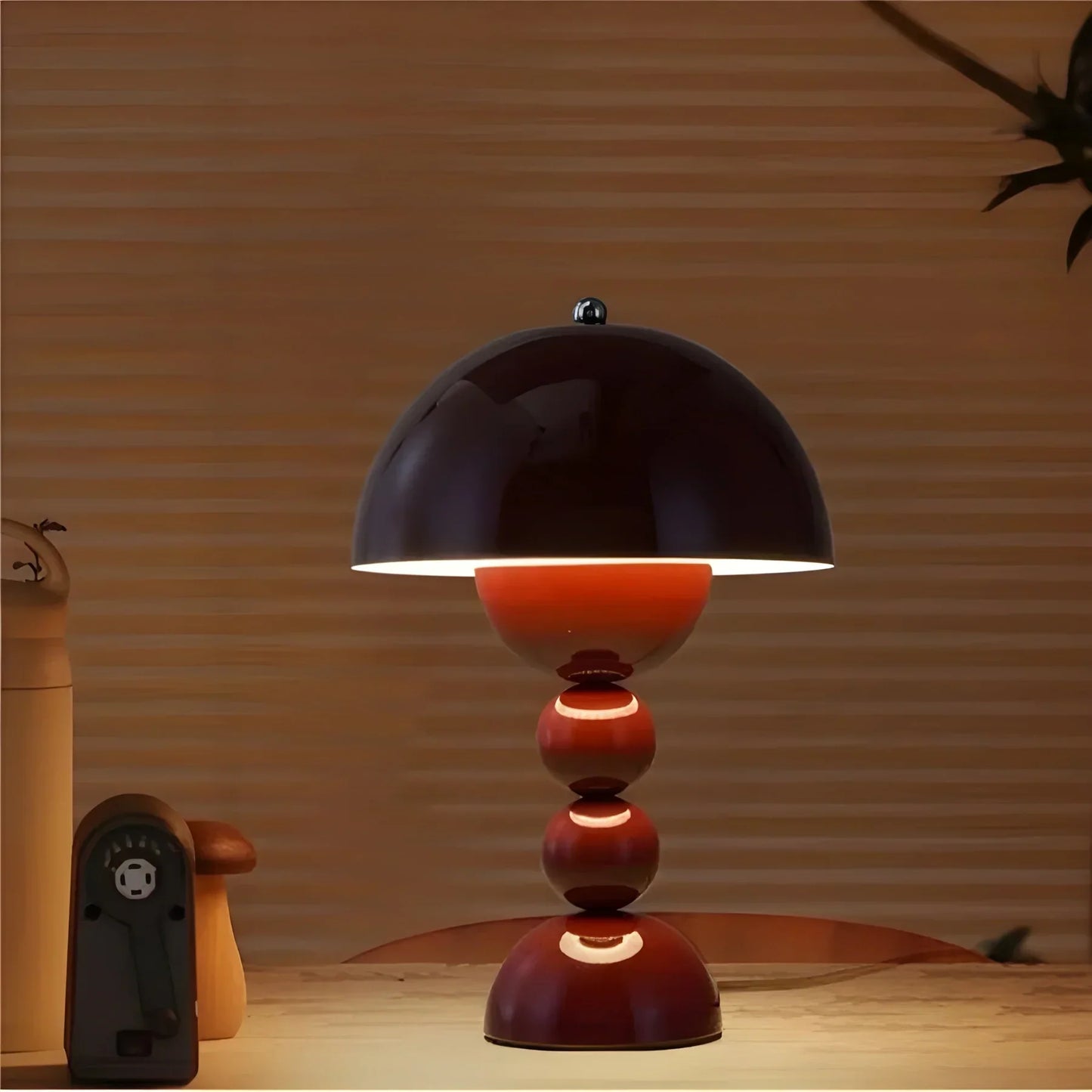 Moderne geometrische Tischlampe - Stilvolles skandinavisches Design mit buntem Fuß
