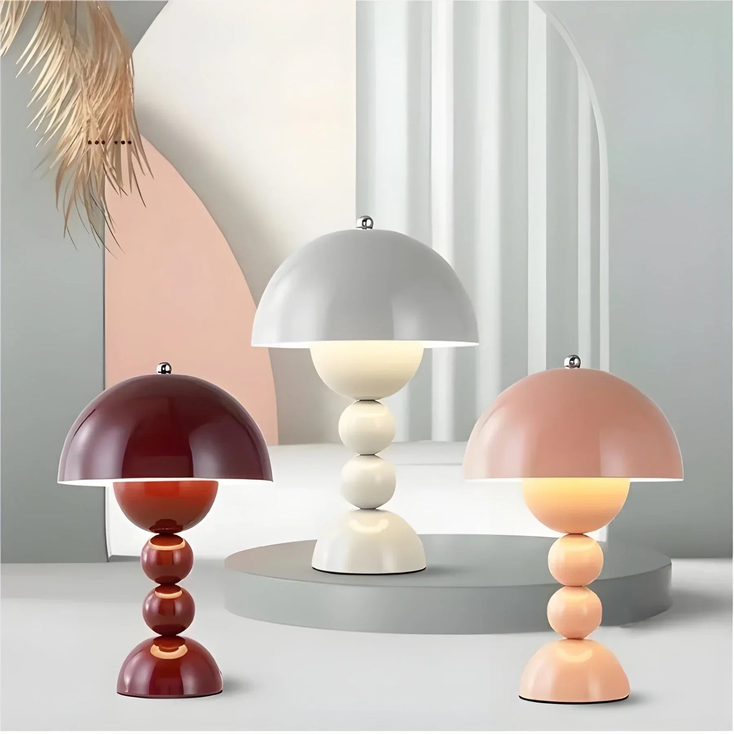 Moderne geometrische Tischlampe - Stilvolles skandinavisches Design mit buntem Fuß