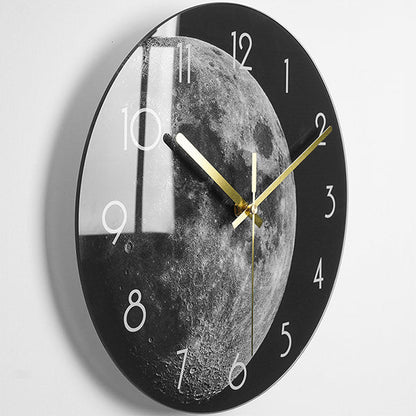 Moderne Wanduhr aus Glas