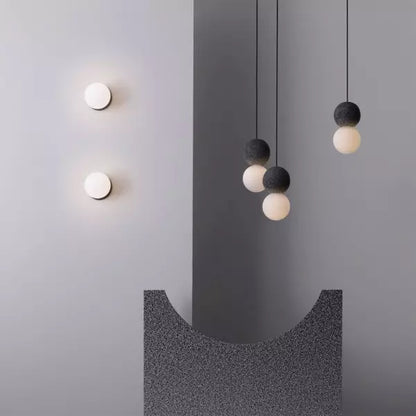 Suspension Origo – Geometrisches Design aus Vulkanstein und Opalglas-Diffusor