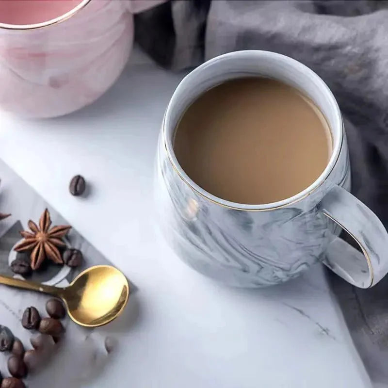 Kaffeetasse aus Keramik in Pastellfarbe mit Marmormuster