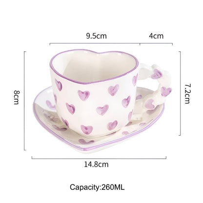 Musterte Kaffeetasse mit passender Untertasse