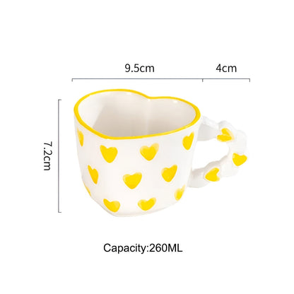 Musterte Kaffeetasse mit passender Untertasse