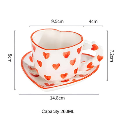 Musterte Kaffeetasse mit passender Untertasse