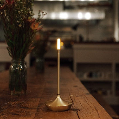Lampe Giavi - Zeitgenössische Eleganz und warme Atmosphäre mit dimmbarem Licht
